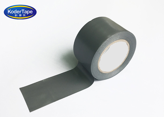 Tubulação de prata do PVC da cor que envolve a fita colorida de pano para a condição do ar